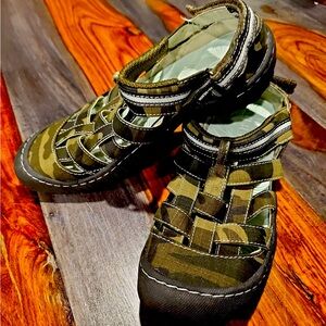 JBU sandals size 7.5